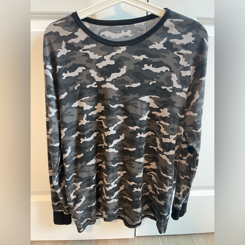 Uniqlo camo light weight thermal
